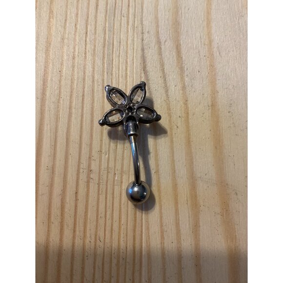 Flower-Shaped Belly Button Ring With Crystal Accents & Ball Closure - Picture 3 of 3
